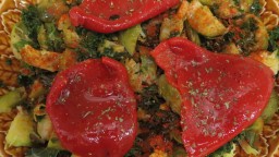 Recepta de cuina de Col de Brussel·les amb col arrissada i pebrots del piquillo